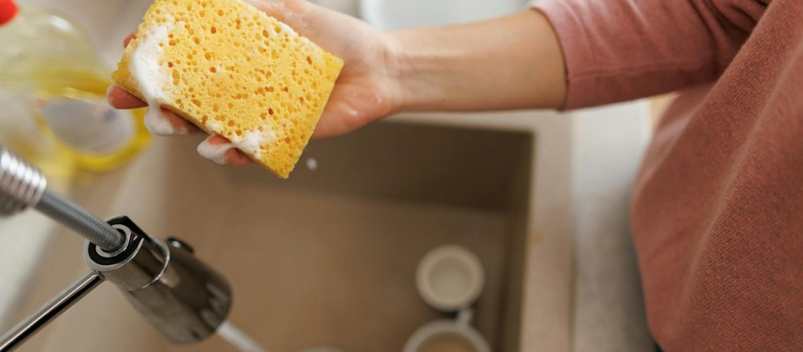 Comment bien laver et entretenir vos éponges ? Notre guide pratique